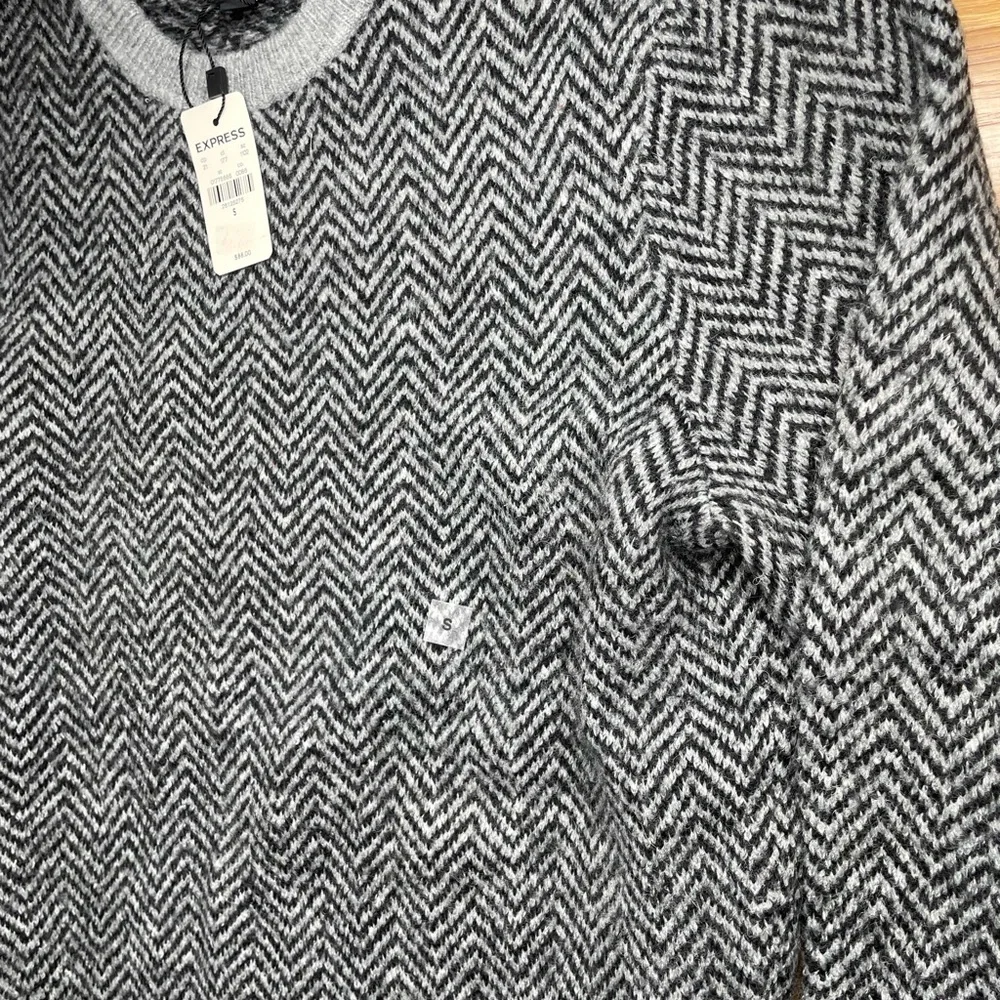 Express Heathered Gray Crewneck Sweater with Herringbone Pattern NWT - Small - Picture 3 of 6